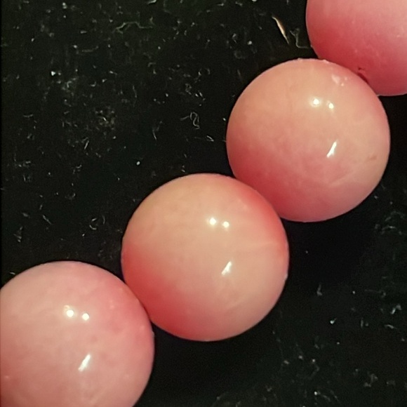 8” bracelet w/25 round pink marble beaded with 1” gold tone Breast Cancer charm - Picture 6 of 10